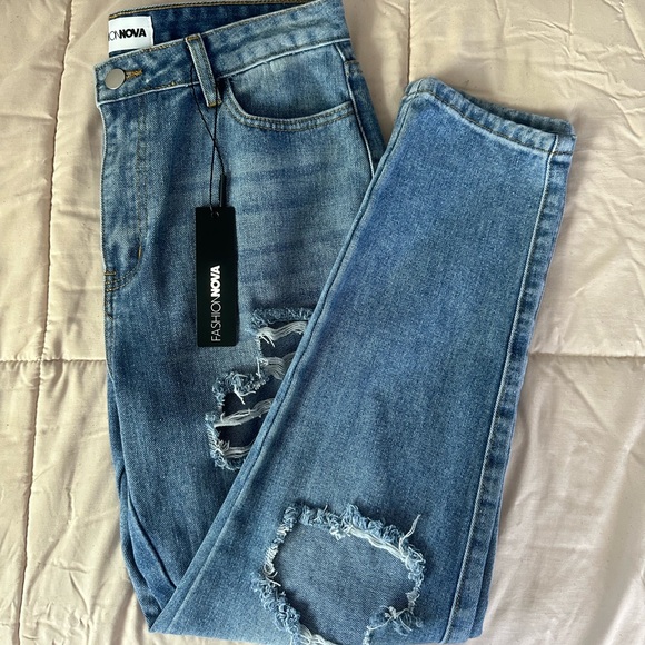 FASHION NOVA JEANS - Picture 1 of 2